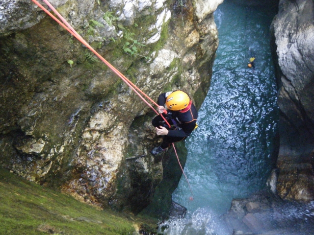 Haciendo rappel.jpg